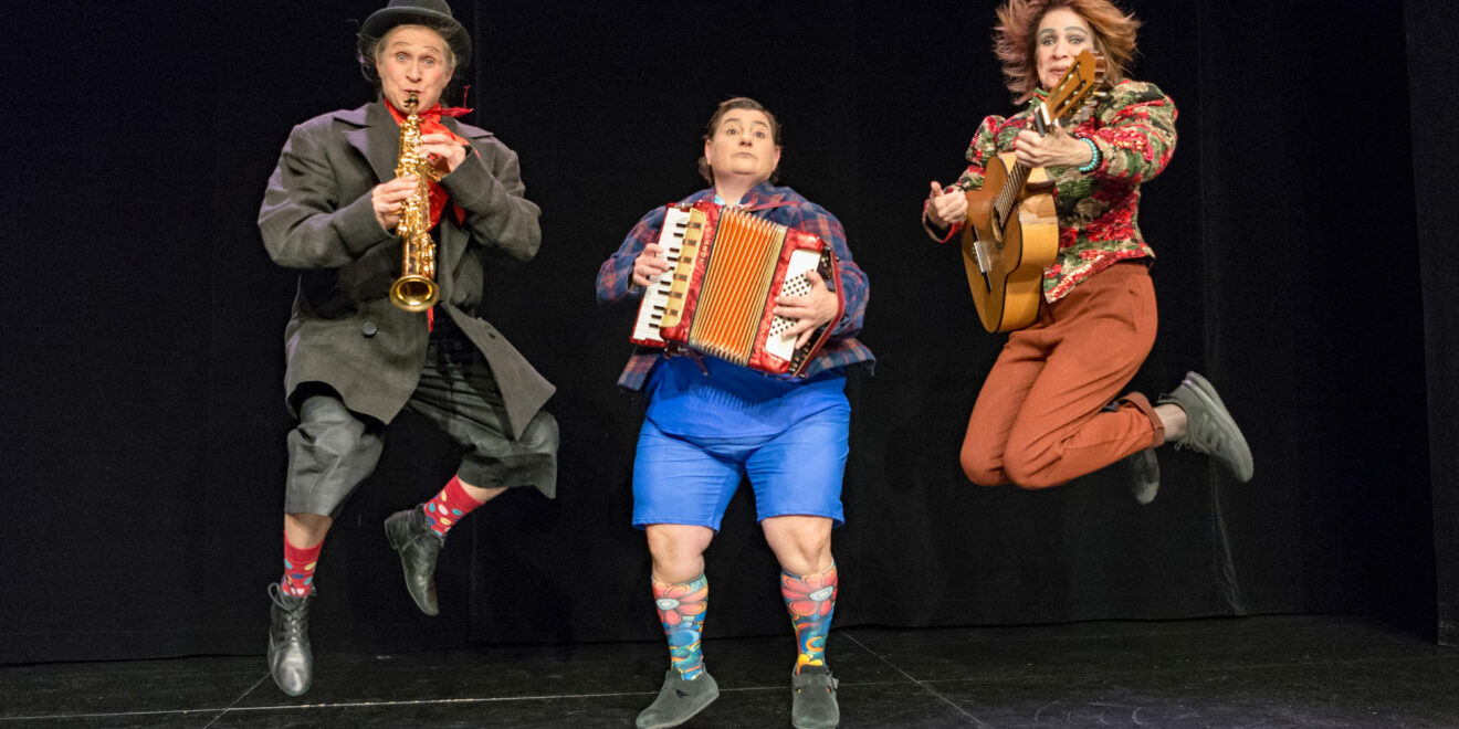 Dimitri-Gargiulo-Dimitri »Sorelle Forelle« Ein- und Ausgänge Mit Masha Dimitri, Nina Dimitri, Silvana Gargiulo Regie: Ueli Bichsel