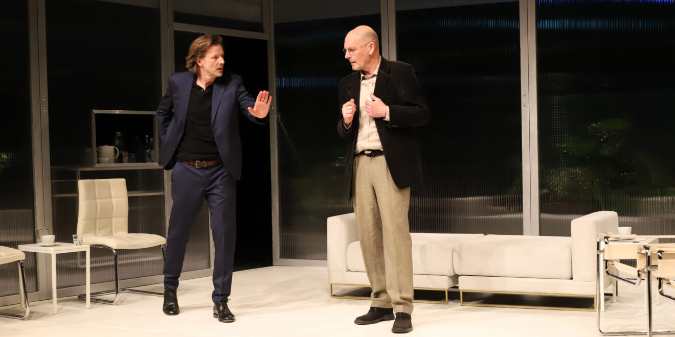 Das Urteil Theaterstück von Paul Hengge im Forum Theater Stuttgart Regie: Edith Erhardt Mit Udo Rau und Ralf Hönicke